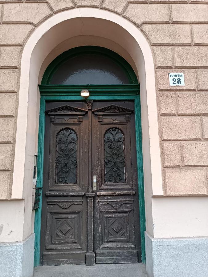 Park Danubes View Central Market Budapest Bagian luar foto